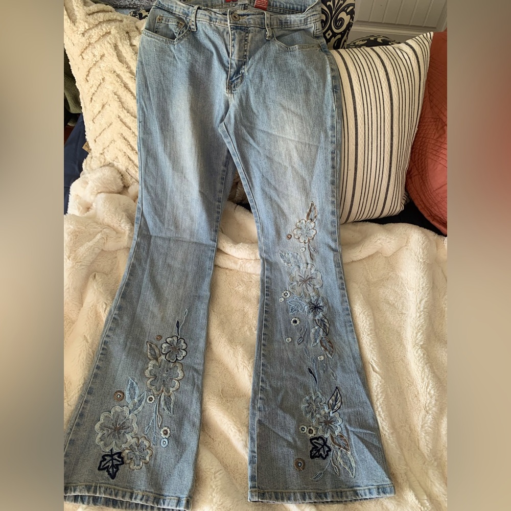 Vintage Floral Embroidered Lazer size 5 Jeans from the 90s.